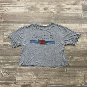 SALE!❤️Grey “Amour” short -sleeved shirt, cropped